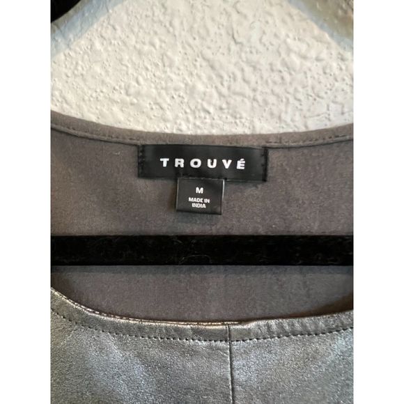 Trouve Nordstroms Silver Real Leather Short Sleeve Top Size Medium a197 - Picture 3 of 3